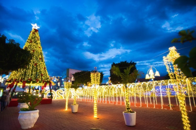 A um mês para o Natal, decoração já encanta moradores e atrai visitantes :: Prefeitura de Euclides da Cunha - BA A um mês para o Natal, decoração já encanta moradores e atrai visitantes :: Prefeitura de Euclides da Cunha - BA